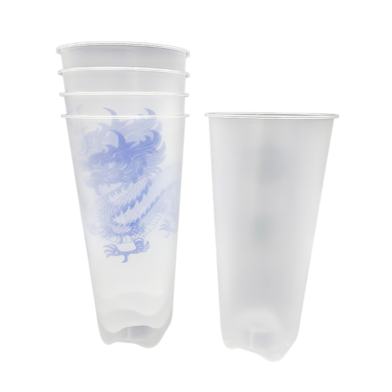 Pp tasse de thé au lait en plastique dans l'étiquette de la moisissure